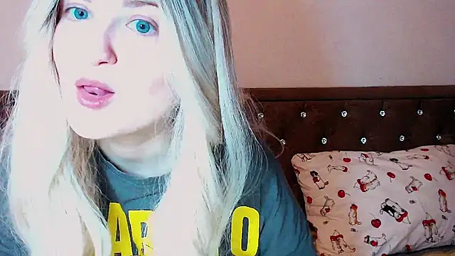 Snapshot of Sara4uu chatting on October 16, 11:39 pm Sara4uu online show from October 16, 11:39 pm