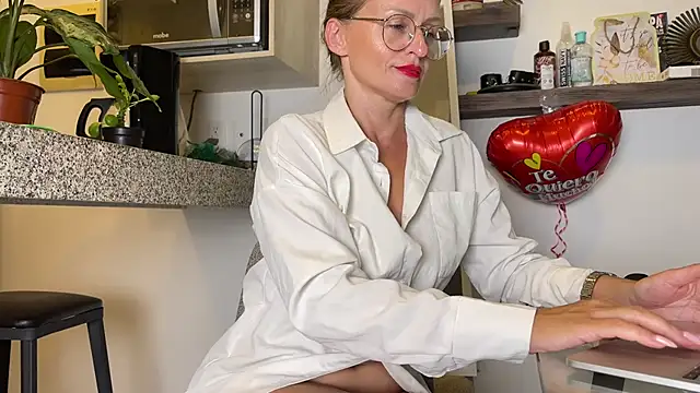 Snapshot of mommy_nadin chatting on February 24, 11:41 pm mommy nadin online show from February 24, 11:41 pm