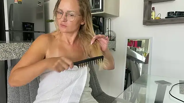 Snapshot of mommy_nadin chatting on March 5, 7:49 pm mommy nadin online show from March 5, 7:49 pm