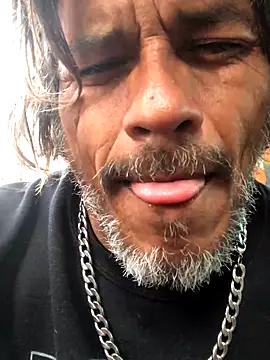 Snapshot of kvr27 chatting on October 26, 12:22 pm kvr27 online show from October 26, 12:22 pm