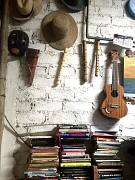 Snapshot of kvr27 chatting on October 27, 12:58 am kvr27 online show from October 27, 12:58 am