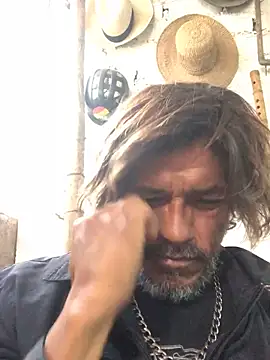 Snapshot of kvr27 chatting on October 31, 11:44 am kvr27 online show from October 31, 11:44 am