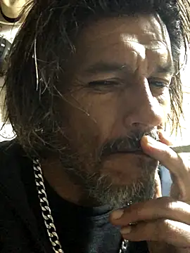 Snapshot of kvr27 chatting on November 5, 12:21 am kvr27 online show from November 5, 12:21 am