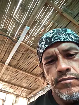 Snapshot of kvr27 chatting on November 14, 11:42 am kvr27 online show from November 14, 11:42 am