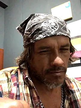 Snapshot of kvr27 chatting on November 21, 12:43 am kvr27 online show from November 21, 12:43 am