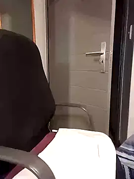 Snapshot of BabySweetDee chatting on February 4, 2:17 am BabySweetDee online show from February 4, 2:17 am