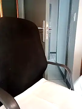 Snapshot of BabySweetDee chatting on February 9, 7:27 am BabySweetDee online show from February 9, 7:27 am