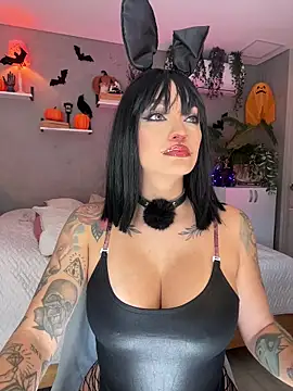Snapshot of DaniDusan_ chatting on October 18, 7:03 pm DaniDusan online show from October 18, 7:03 pm