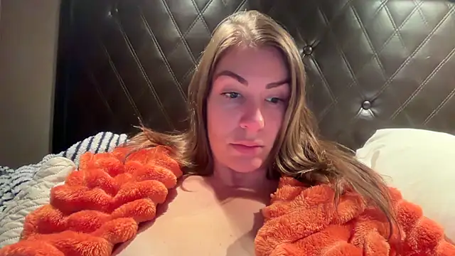 Snapshot of Milfywaysx chatting on October 19, 2:23 am Milfywaysx online show from October 19, 2:23 am