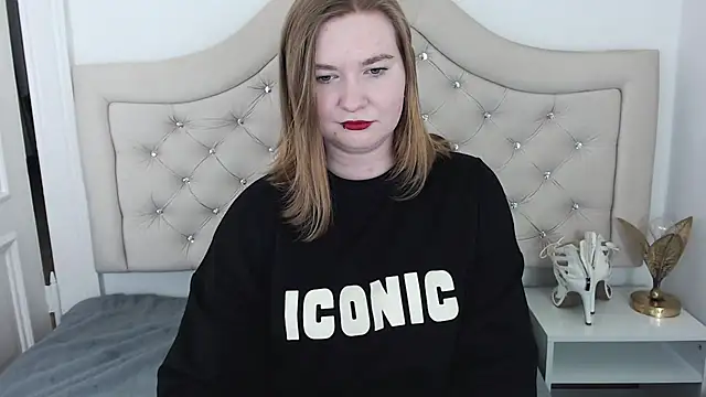 Snapshot of LaraDream chatting on January 14, 10:23 pm LaraDream online show from January 14, 10:23 pm