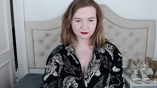 Snapshot of LaraDream chatting on February 6, 11:48 pm LaraDream online show from February 6, 11:48 pm