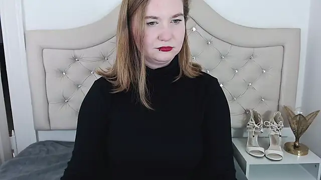 Snapshot of LaraDream chatting on February 8, 4:36 am LaraDream online show from February 8, 4:36 am