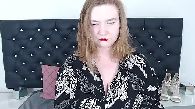 Snapshot of LaraDream chatting on February 13, 10:43 pm LaraDream online show from February 13, 10:43 pm