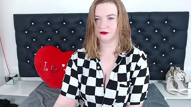 Snapshot of LaraDream chatting on February 14, 7:02 pm LaraDream online show from February 14, 7:02 pm