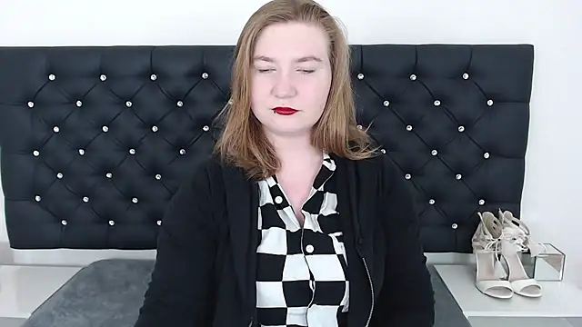 Snapshot of LaraDream chatting on February 19, 7:38 pm LaraDream online show from February 19, 7:38 pm