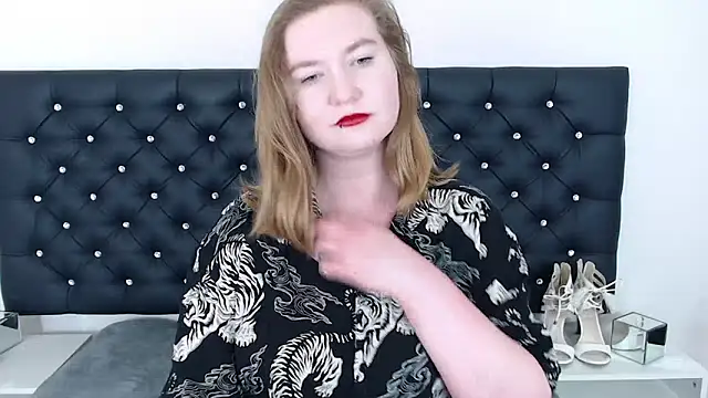 Snapshot of LaraDream chatting on February 21, 2:50 am LaraDream online show from February 21, 2:50 am