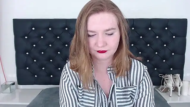 Snapshot of LaraDream chatting on March 19, 8:11 pm LaraDream online show from March 19, 8:11 pm