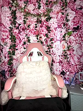 mismialove online show from October 19, 8:31 pm