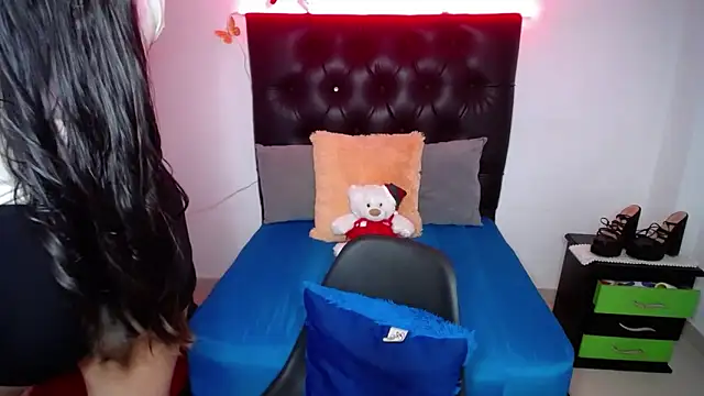 Snapshot of susan_smith18 chatting on February 28, 3:59 pm susan smith18 online show from February 28, 3:59 pm