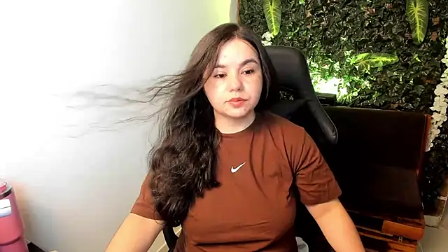 Snapshot of ainohacarter_89 chatting on March 18, 10:57 am ainohacarter 89 online show from March 18, 10:57 am