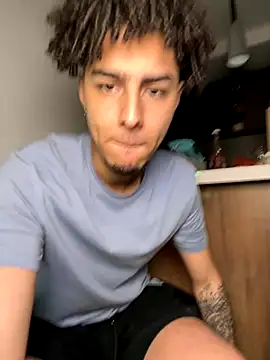 Snapshot of bigryann23 chatting on November 8, 1:39 am bigryann23 online show from November 8, 1:39 am