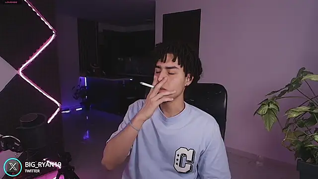 Snapshot of bigryann23 chatting on November 16, 2:28 am bigryann23 online show from November 16, 2:28 am