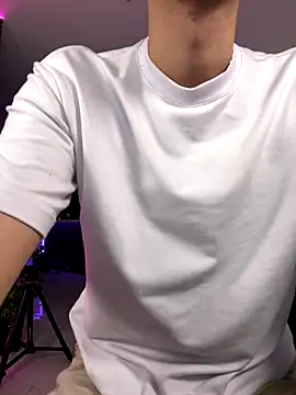 Snapshot of bigryann23 chatting on November 18, 12:27 am bigryann23 online show from November 18, 12:27 am