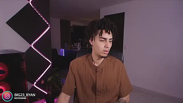 Snapshot of bigryann23 chatting on November 30, 3:43 am bigryann23 online show from November 30, 3:43 am