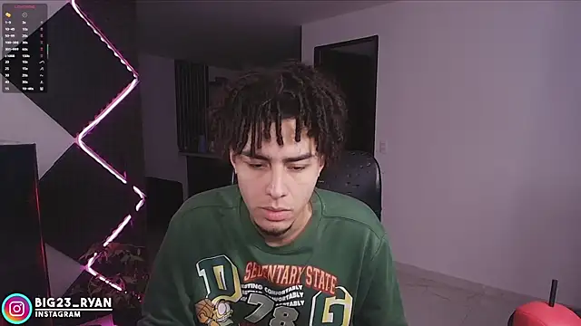 Snapshot of bigryann23 chatting on December 5, 1:03 am bigryann23 online show from December 5, 1:03 am