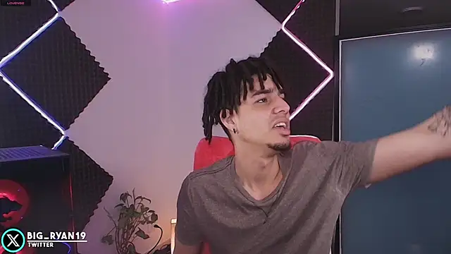 Snapshot of bigryann23 chatting on December 17, 12:05 am bigryann23 online show from December 17, 12:05 am