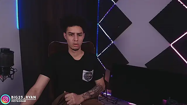 bigryann23 online show from February 6, 3:33 am